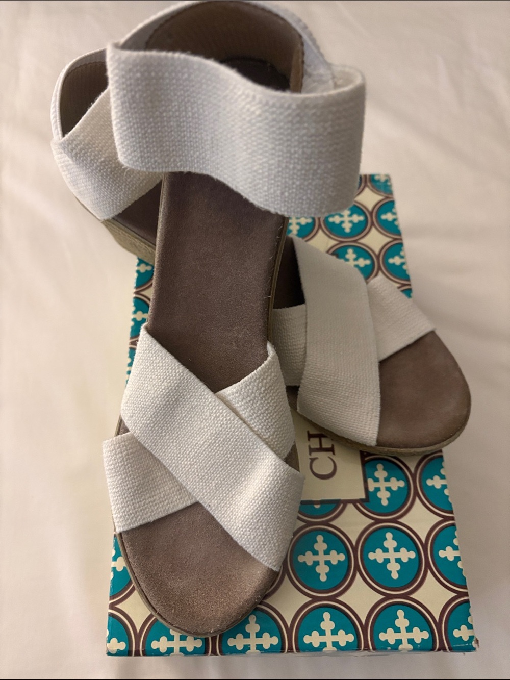 CHARLESTON SHOE CO. Cream Elastic Crossover Sandals